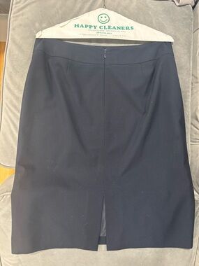 Tahari Navy Pencil Skirt — Timeless Office Staple